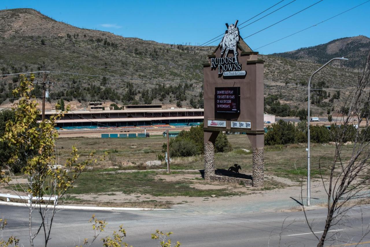 Sleeping Bear, 2 Bedrooms, Front Deck, Midtown, Sleeps 6 Ruidoso Eksteriør billede